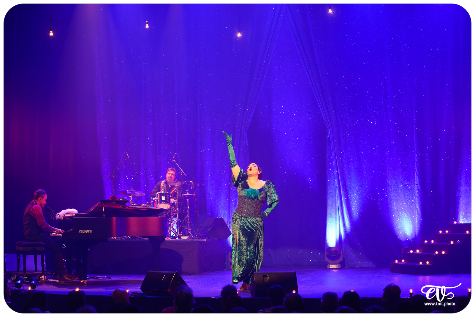 PLEIN FEU (CIE AVRIL EN SEPTEMBRE)